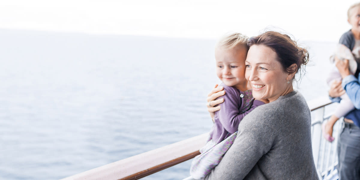 Family on deck Family on deck - hero