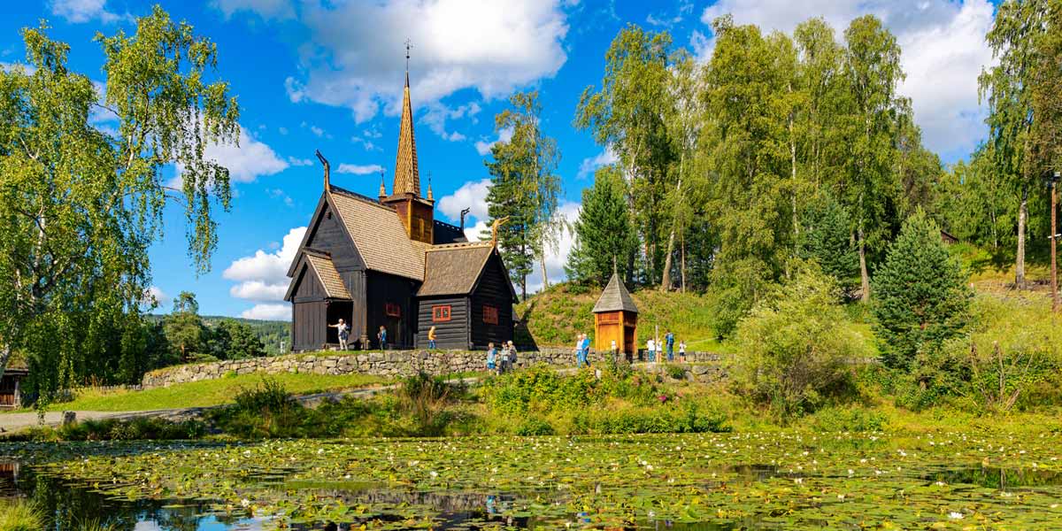 Garmo stavkirke Maihaugen Foto Sven-Erik Knoff VisitNorway