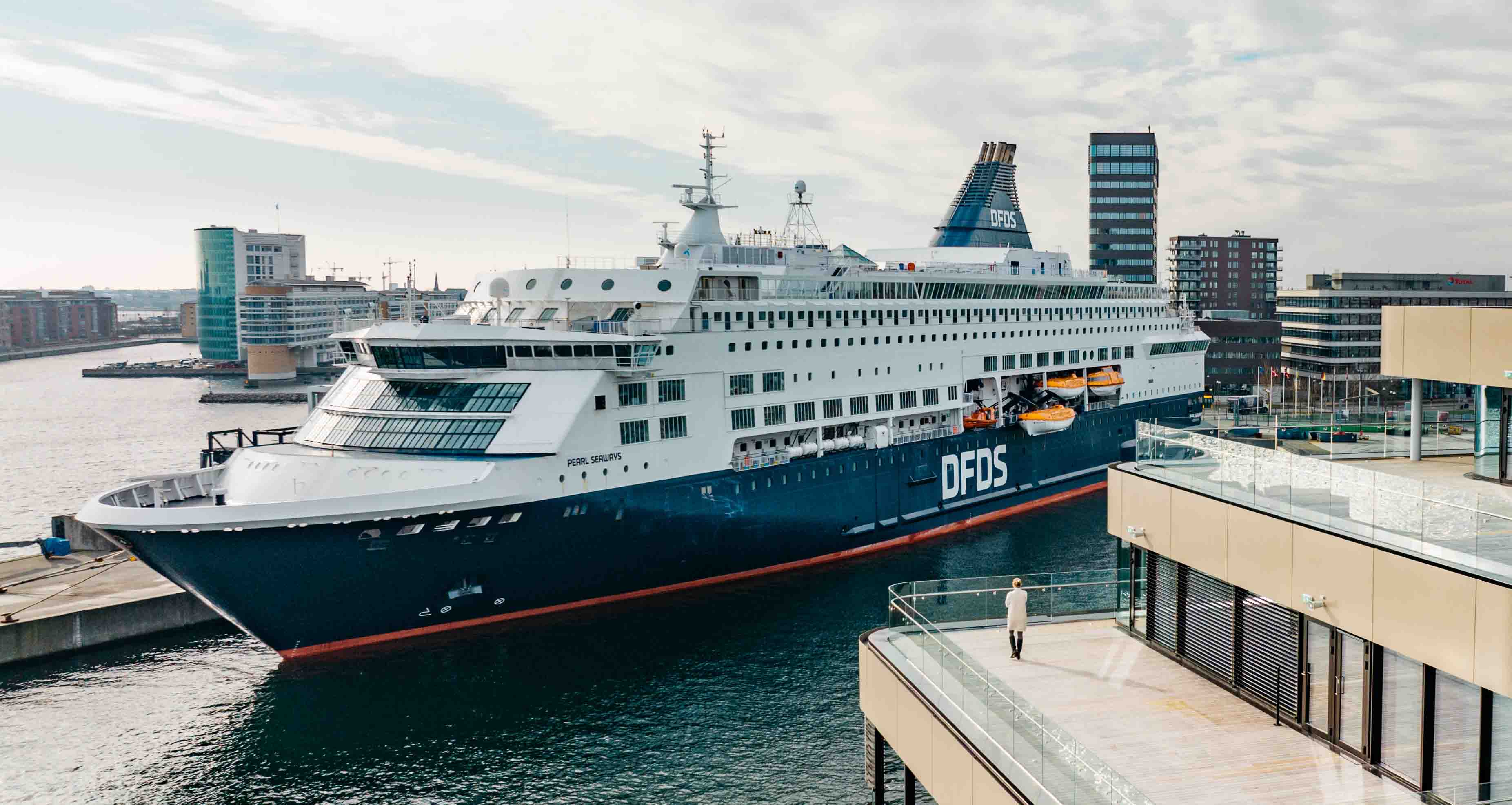 Aerial shot of the east side of the new DFDS headquarters, with the DFDS ship Pearl Seaways at dock in the background DFDS HQ Drone 03 2022 0257