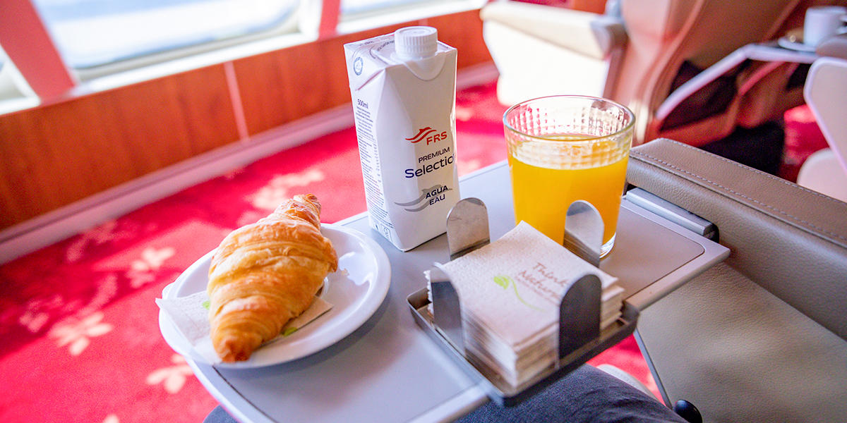 Cafeteria service on board - fast ferri Food on board FRS