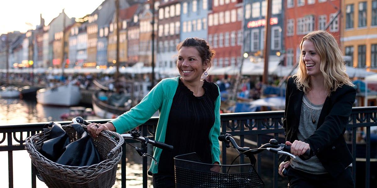 women with bikes in Nyhavn Nyhavn