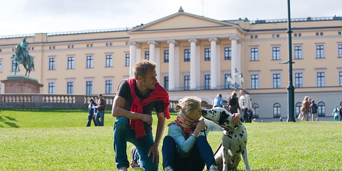 Tourist couple and dog OsloVisitNew